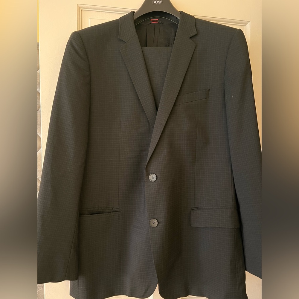 Hugo Boss Men’s Full Suit (Jacket and Pants)